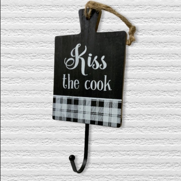 Wall Hook Kiss the Cook Phrase Decorative Wall Sign Hanging NEW - Picture 6 of 9